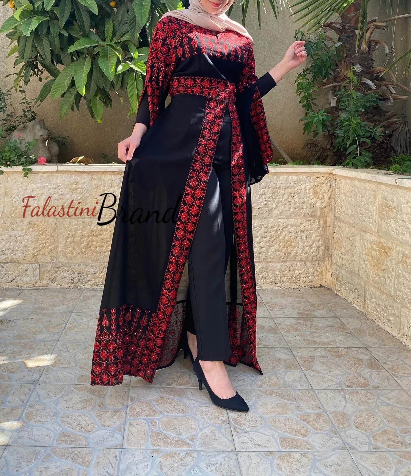 Black Elegant Split Skirt Two Pieces Thob Dress with Red Embroidery