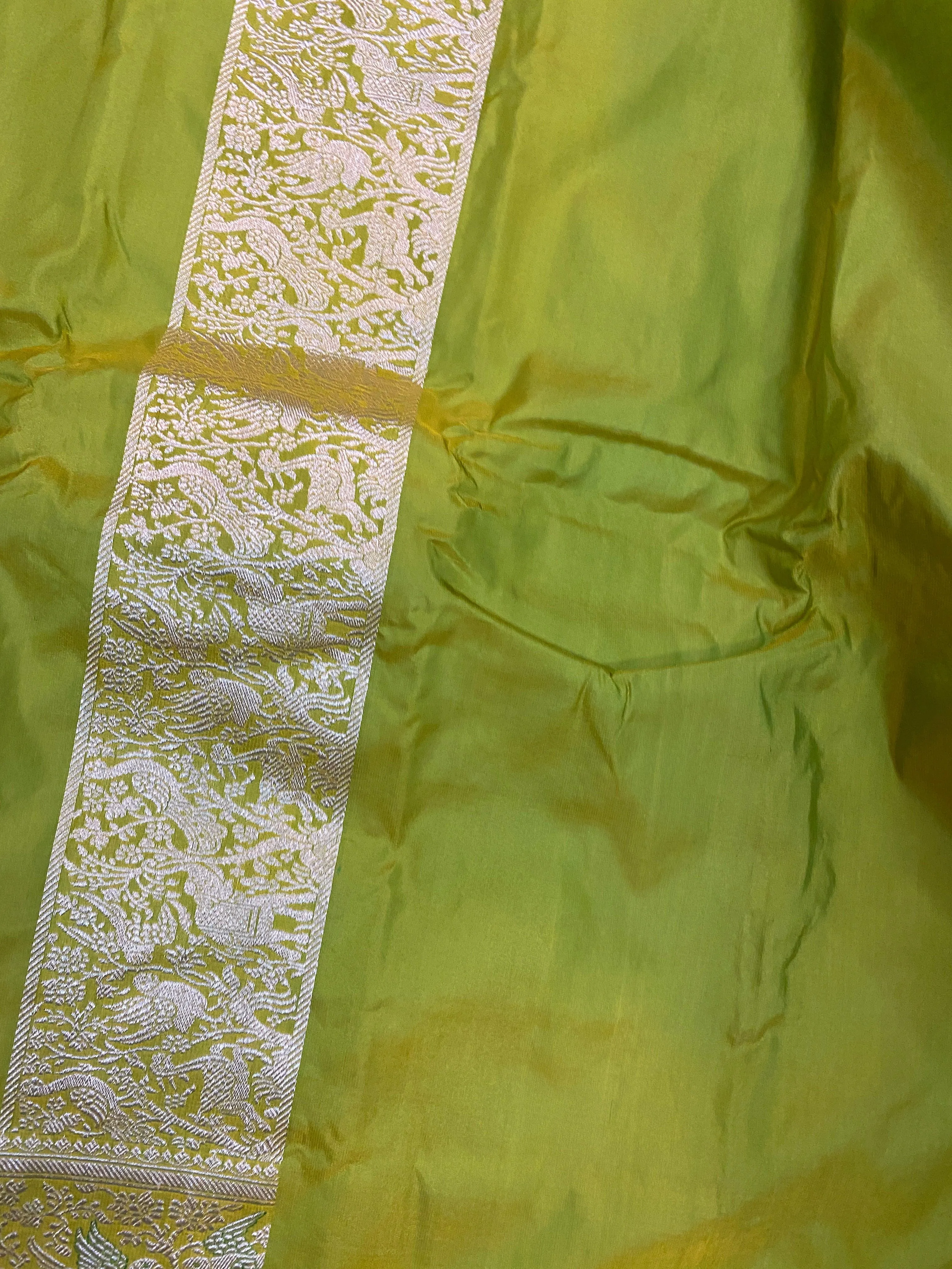 Charming Green Kadhwa Handloom Shikargaah Pure Silk Banarasi Sari