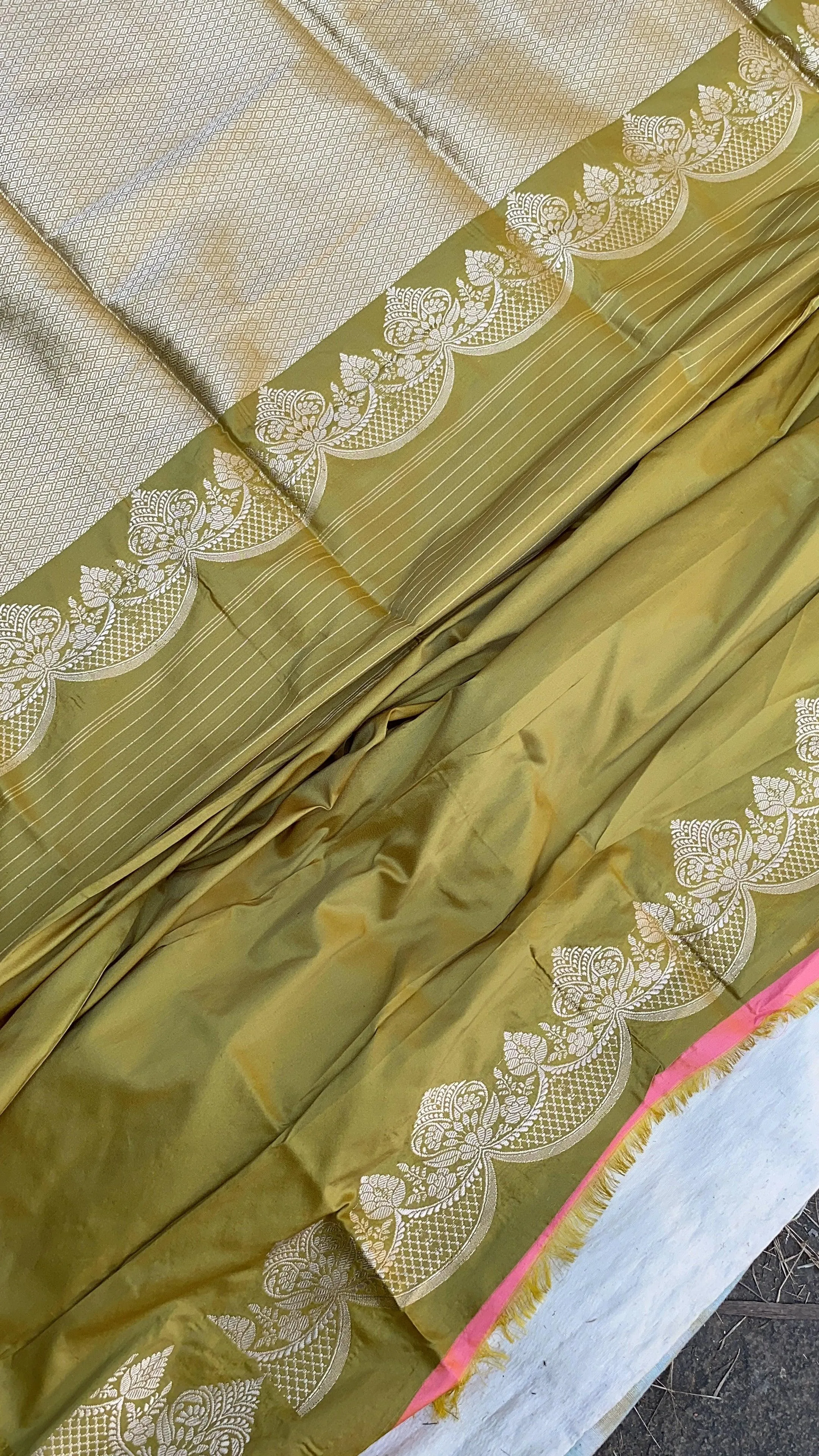 Charming Pastel Green Kadhwa Handloom Pure Silk Banarasi Sari - Exquisite Designer Sari