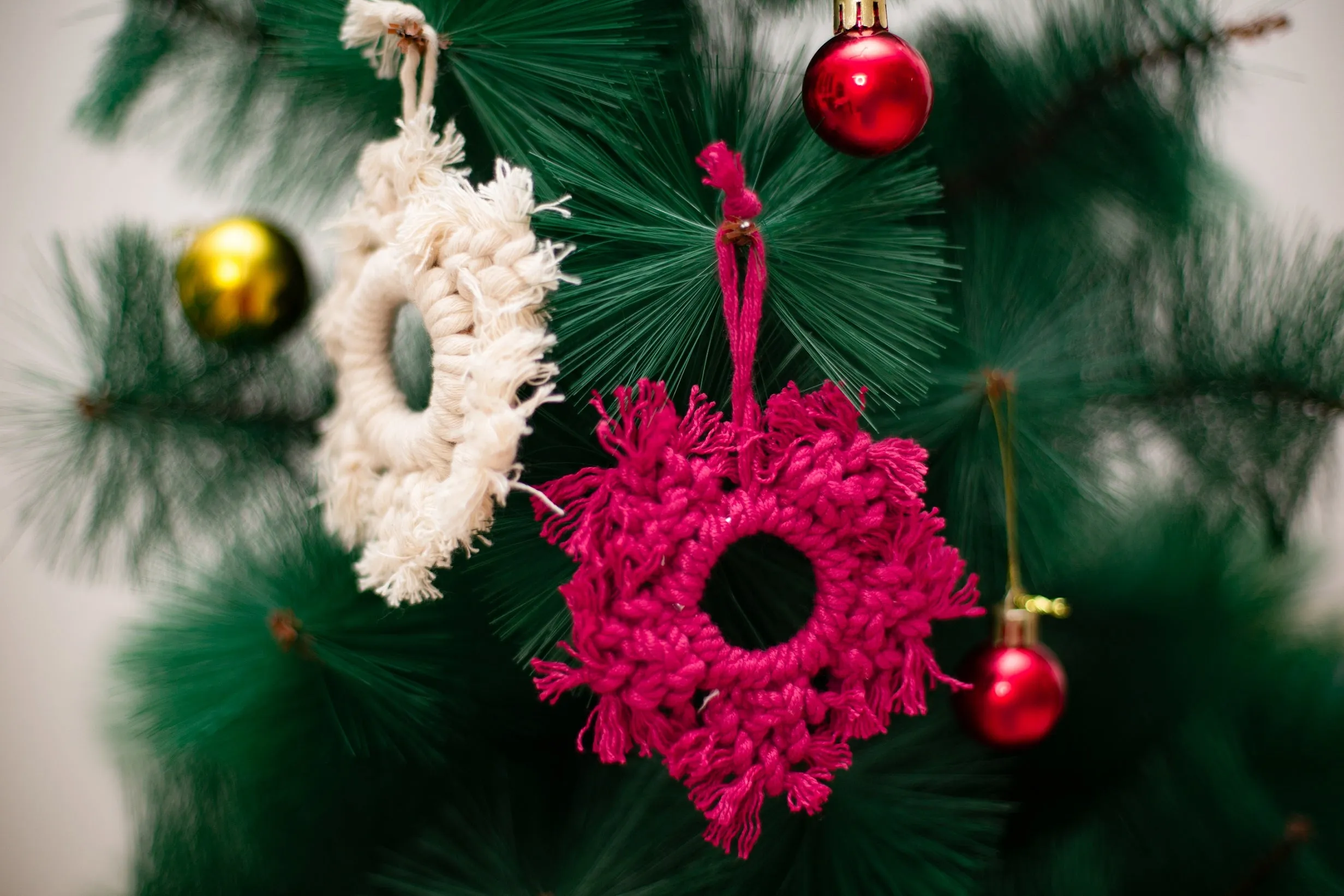 DecoTalk Macrame Christmas Ornaments Set of 4 Color Red and White with FREE Gift Bag