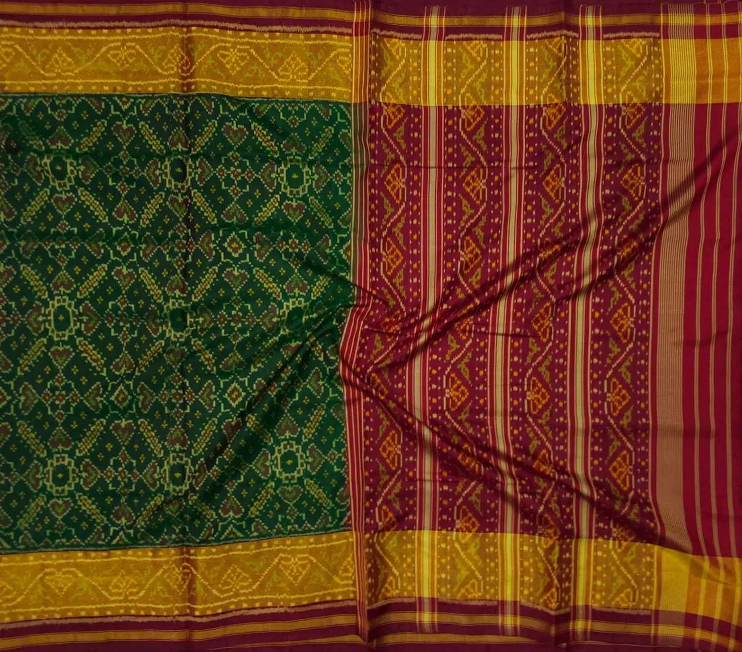 Exquisite Green Patola Single Ikat Handloom Silk Saree: A Timeless Elegance