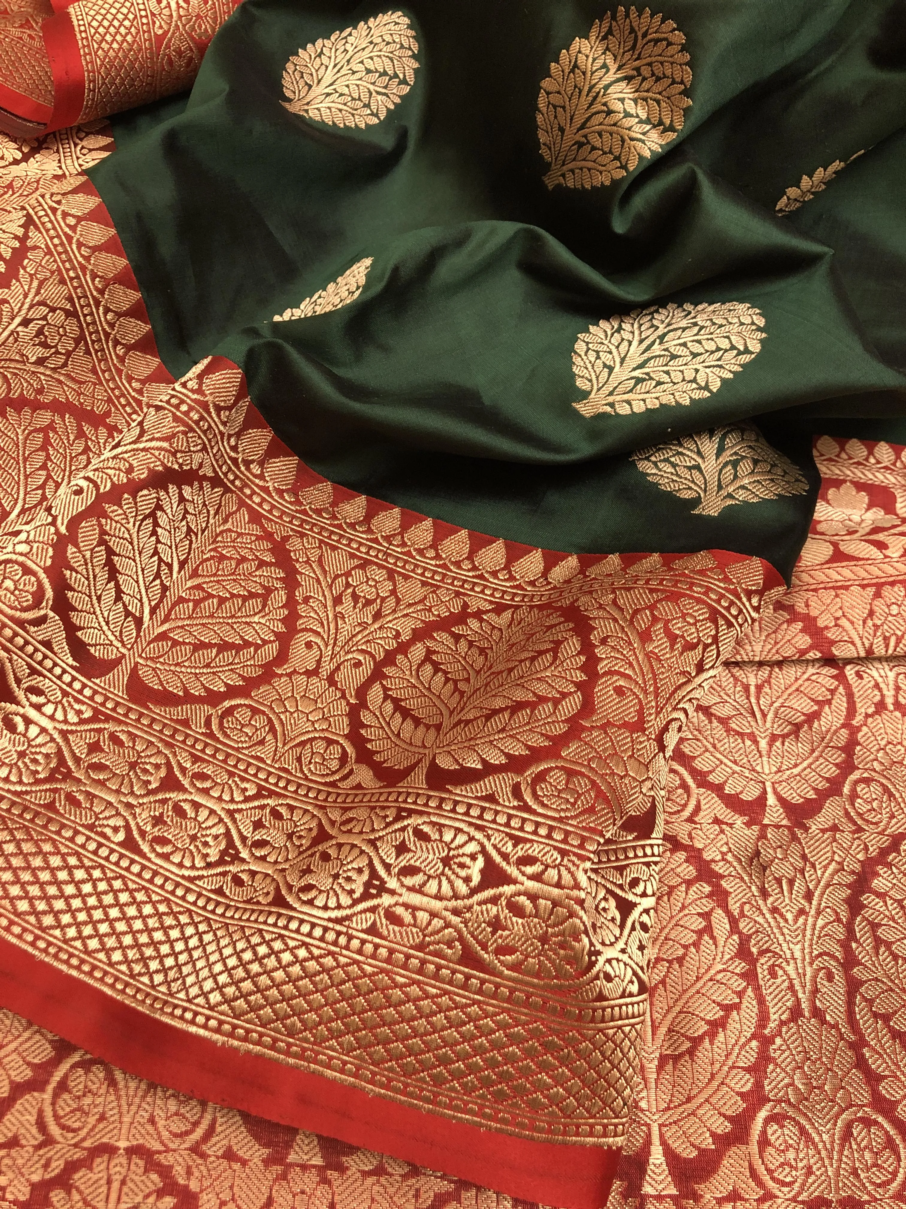 Lindworm Green Color Pure Katan Banarasi Saree