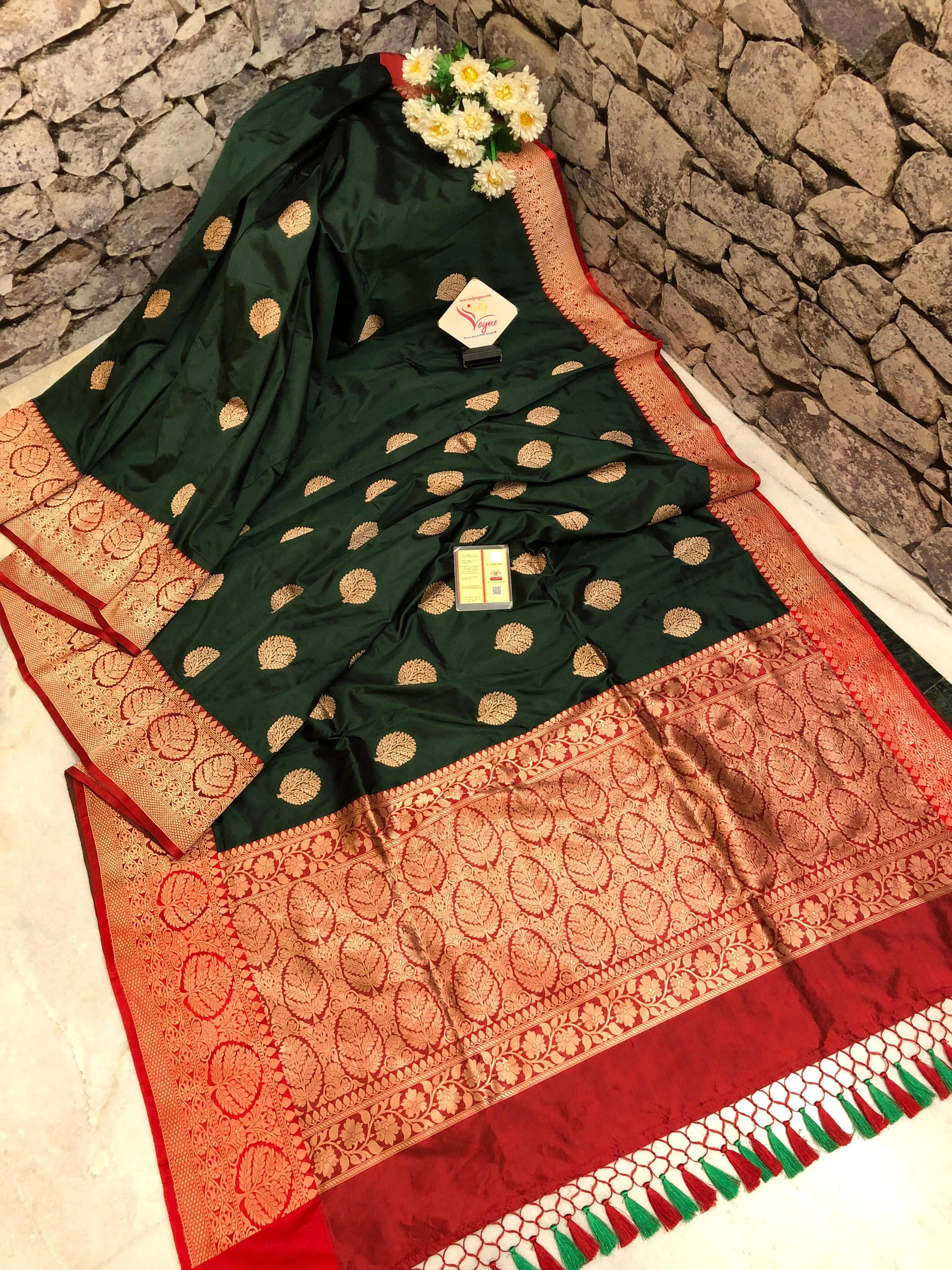 Lindworm Green Color Pure Katan Banarasi Saree