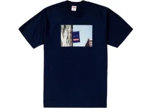 SUPREME BANNER TEE NAVY